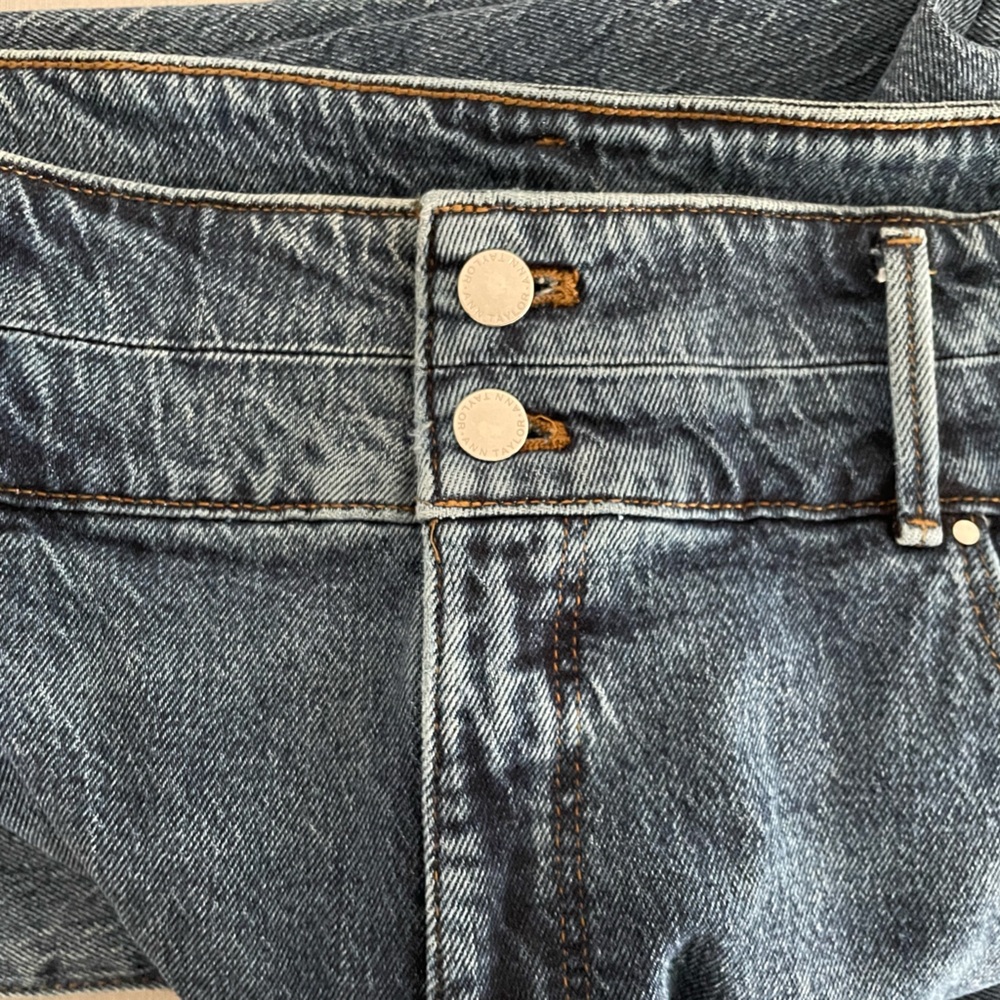 ANN TAYLOR Double Button Straight Crop Jeans